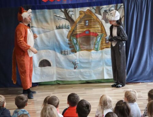 Podróż do&nbsp;magicznego świata teatru. “Zajęcza Chatka” – Studio Teatralne KRAK-ART